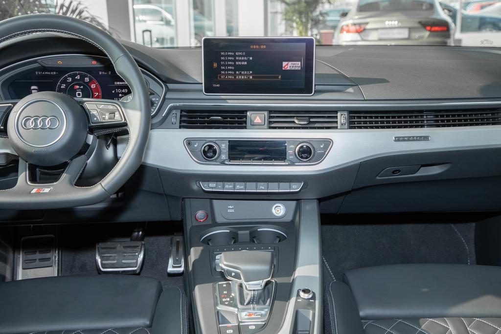 50万以内的性能车,兼顾科技感与舒适性,奥迪S4简评