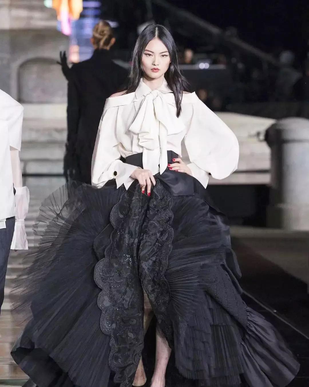 刘雯贺聪巴黎时装周完整版,巴黎时装秀贺聪