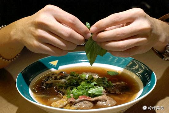 越南牛肉粉多少钱一碗,胡志明最好吃的越南粉