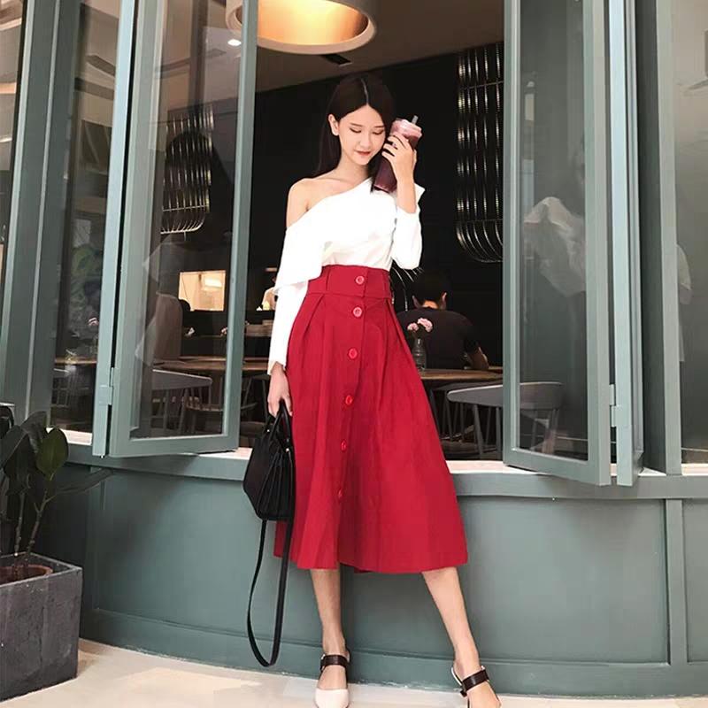 lisa踢腿跳舞视频白长靴,lisa穿搭日常风格秋冬