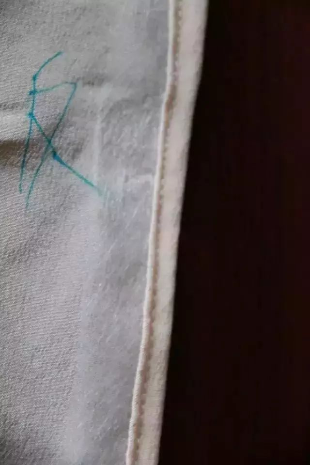 真丝手工卷边教程,真丝0.3卷下摆的卷边技巧