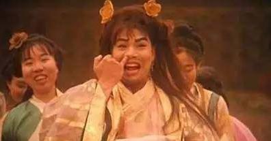 被星爷“报复”骗去跑龙套，只是因为初中同桌时比星爷帅