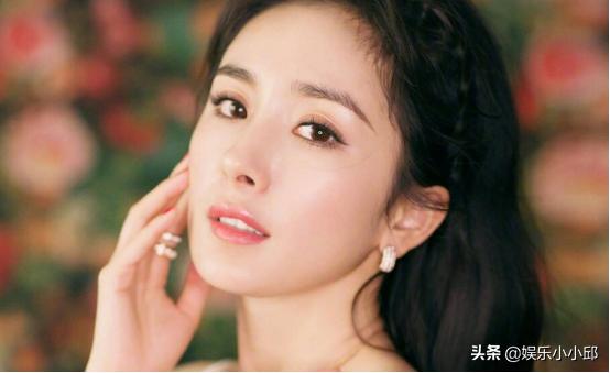 霍思燕因裙子太短夹紧双腿，杨幂“怒怼”，鞠婧祎太聪明了