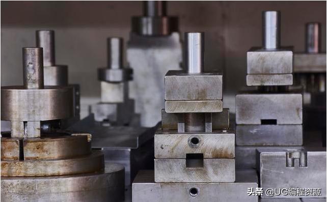 2000年模具师傅的工资多少钱,模具师傅月收入14000