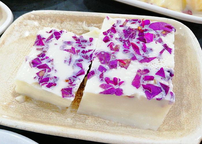 云南大学食堂里有哪些特色美食,云南大学食堂推出20余道玫瑰料理