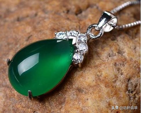 300多的玉髓镯子是真的假的,400元以上的玉髓是真的吗