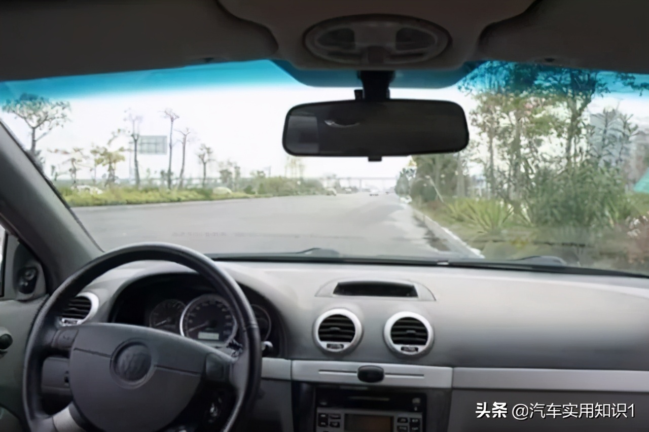 买车后车内必买的几样小东西,买新车后车上必备的十样物品