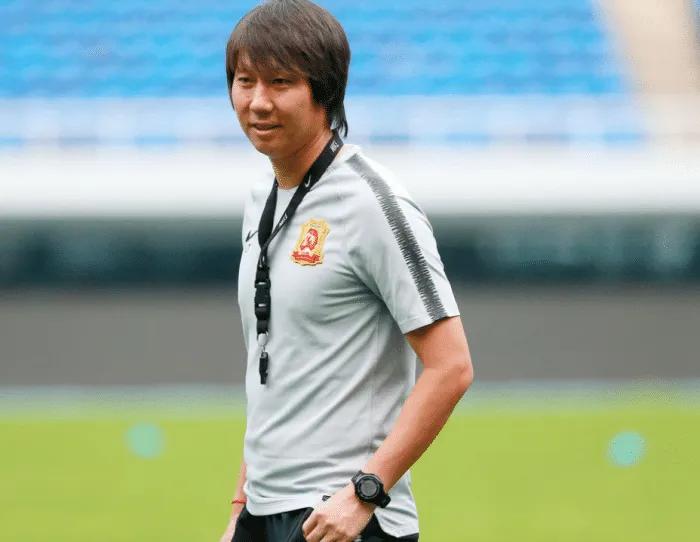 国足输球谁来负责,国足输球后笑着离场