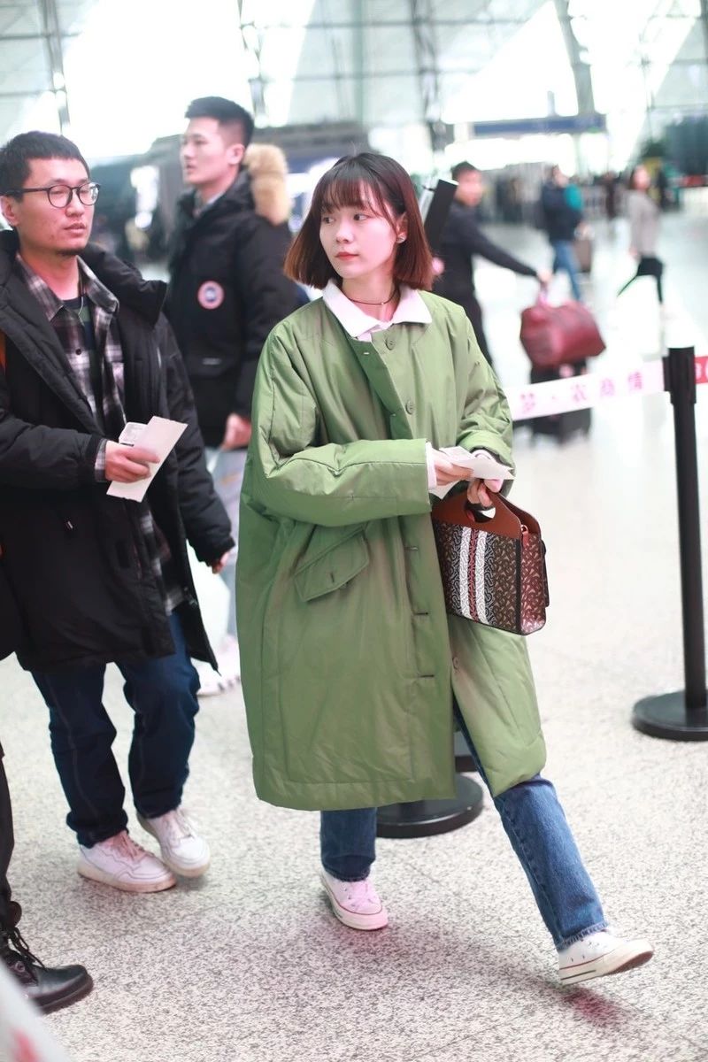 段奥娟蓝色衣服,段奥娟机场绿衣