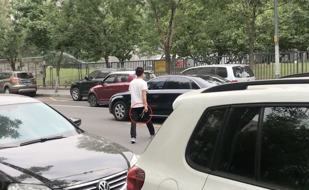 无牌车占了车位应该怎么办,二手车占用停车位售卖