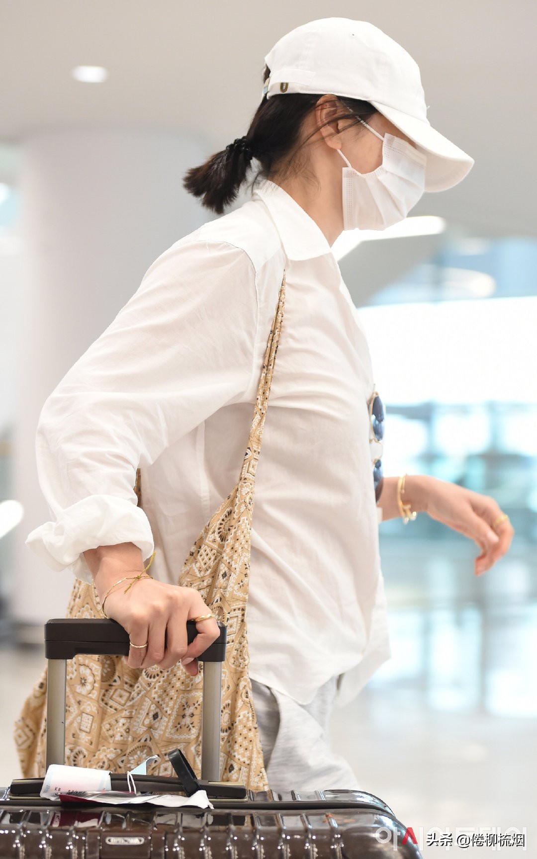 宋慧乔回国后的照片,宋慧乔机场回韩国