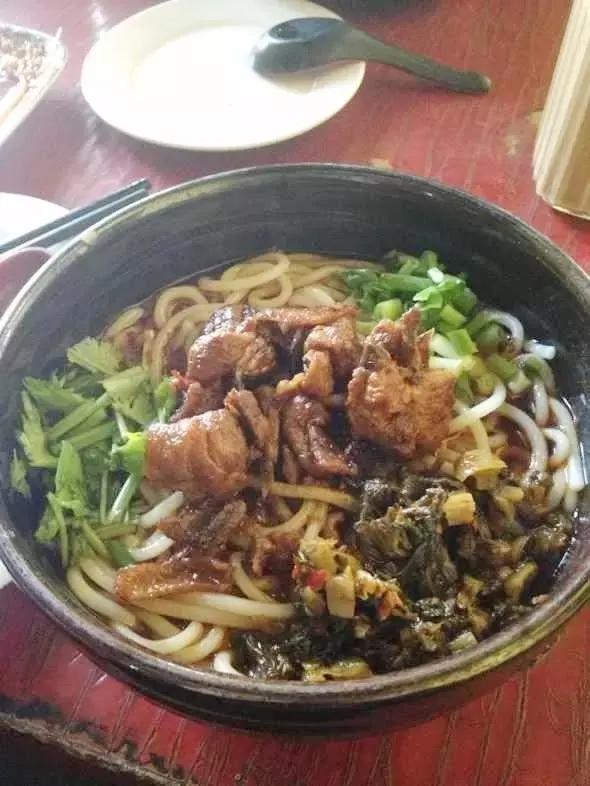 云南米线的花式吃法你试过几种,云南米线的正宗吃法