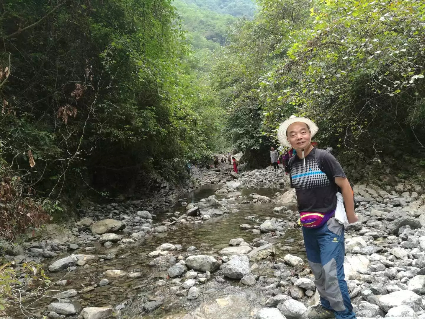 西漂湾瀑布群,建始西漂湾瀑布群