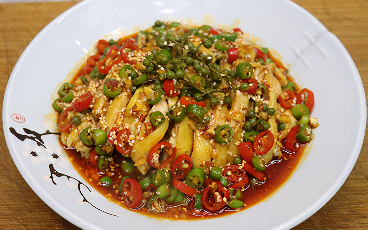 鸡肉不要辣椒怎么做好吃,鸡肉不要炒着吃了教你懒人新做法