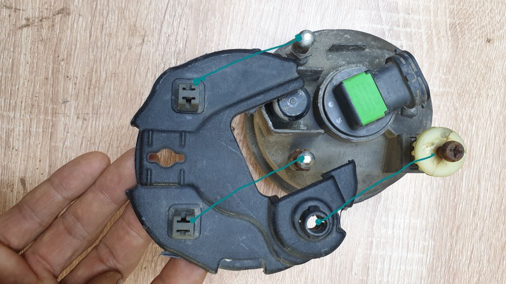 sx4天语雾灯的调整,铃木天语sx换雾灯灯泡