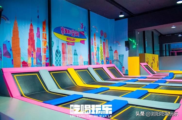 蹦床馆网红滑梯室内,旱雪滑梯蹦床公园