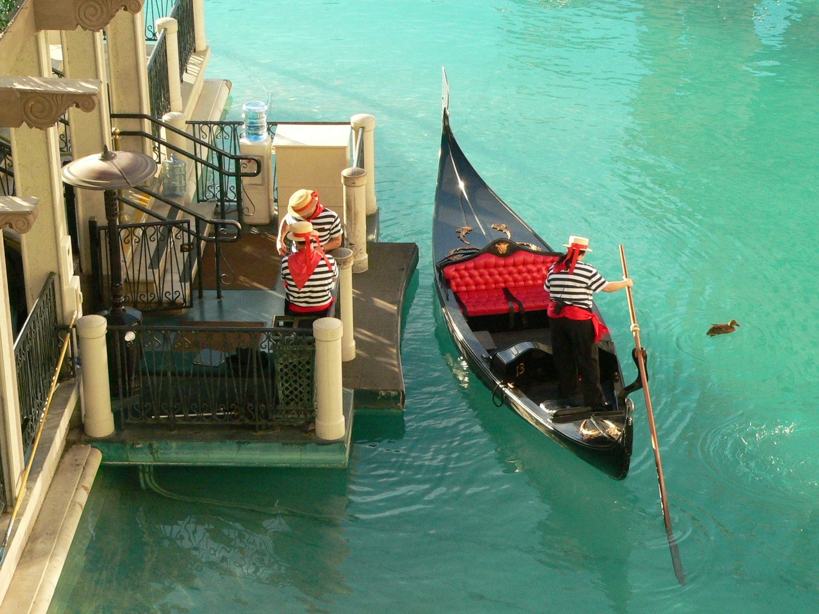 年轻人朋友圈屏蔽父母的真实原因,朋友圈屏蔽父母是一种自私的表现