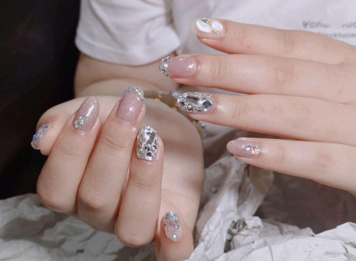 美甲夏日显白气质清冷,夏日仙气美甲适合指甲往里面长的