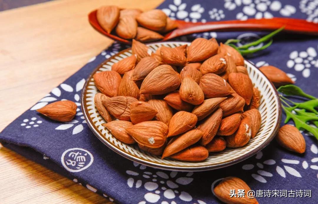 红杏枝头春意闹抒发的情感,红杏枝头春意闹评弹