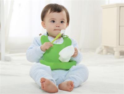 3个月宝宝饿了不愿喝奶,3个月宝宝不肯喝奶一喝就哭