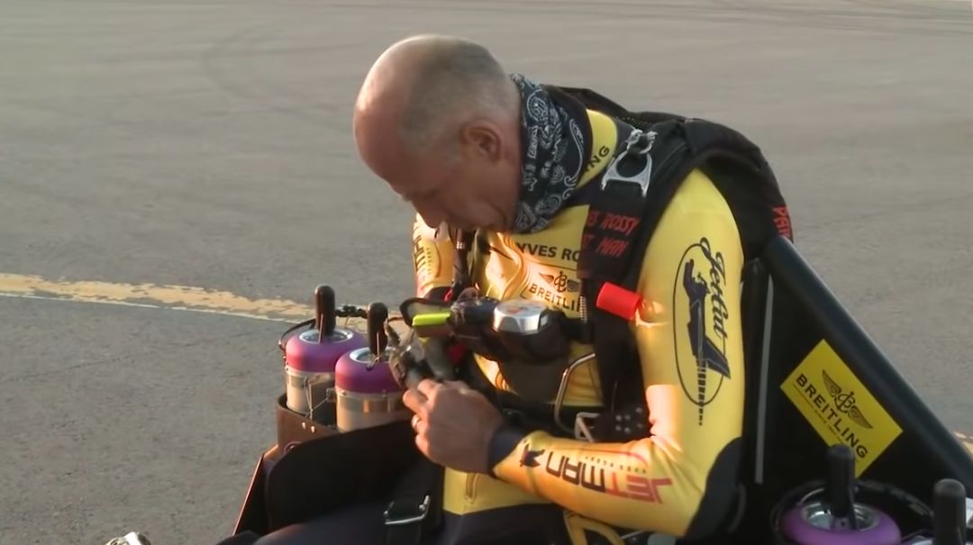 迪拜小飞机,迪拜黄色小飞机