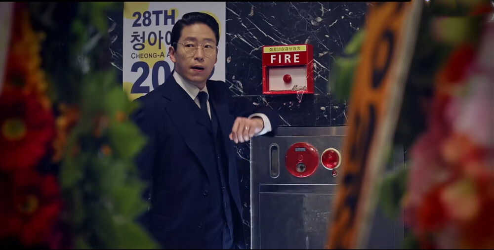 顶楼2裴露娜摔下楼,顶楼第二季裴露娜被谁杀的