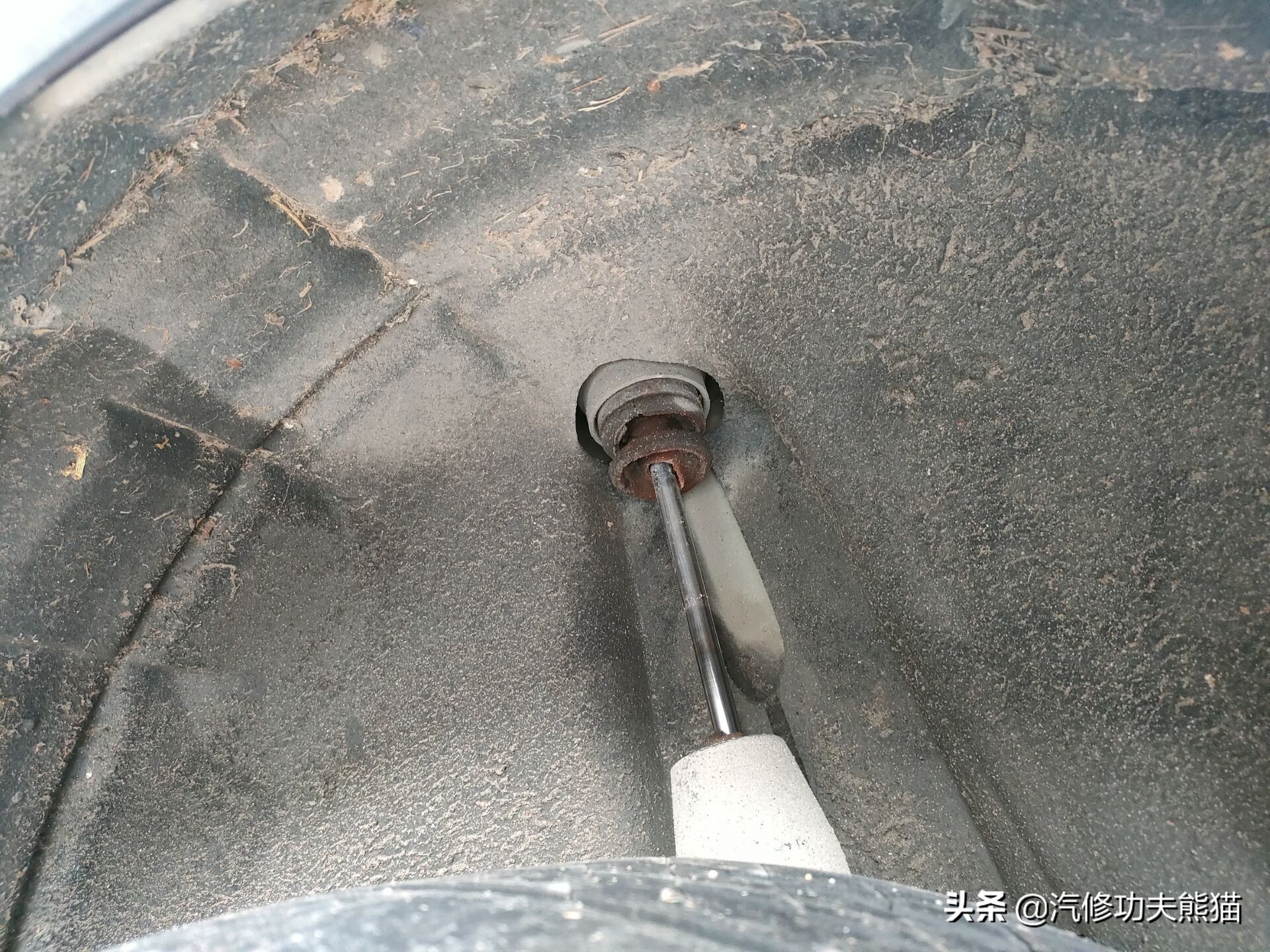 10年奥迪a6l2.0t烧机油维修,奥迪a6l2.0t烧机油吗