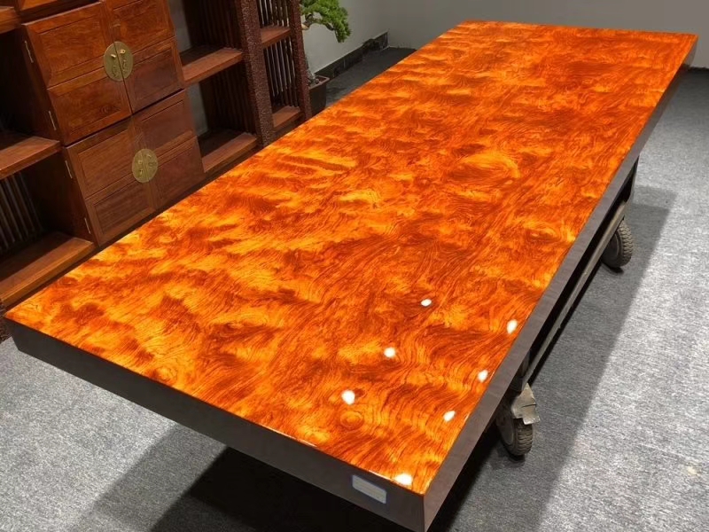 暗访东莞天价大板生产基地，原料全是称斤烂木头，富豪还排队来买