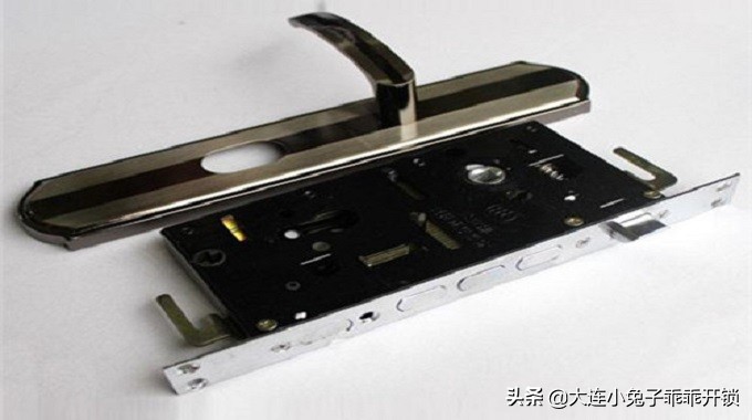 防盗门换锁好还是换锁芯好,防盗门换锁芯还是配钥匙