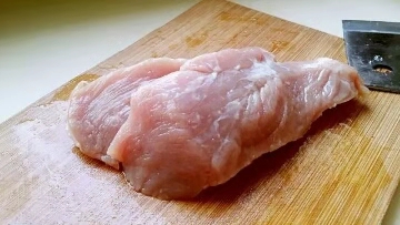 为什么猪肉洗了好多遍还是有血水,猪肉清水洗方法