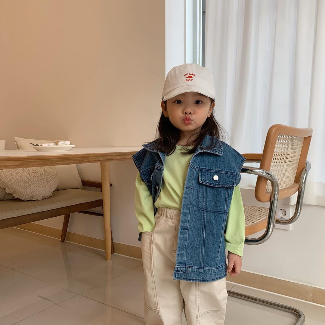 跟着韩国女主学穿搭清新又时尚,韩国中性风儿童穿搭