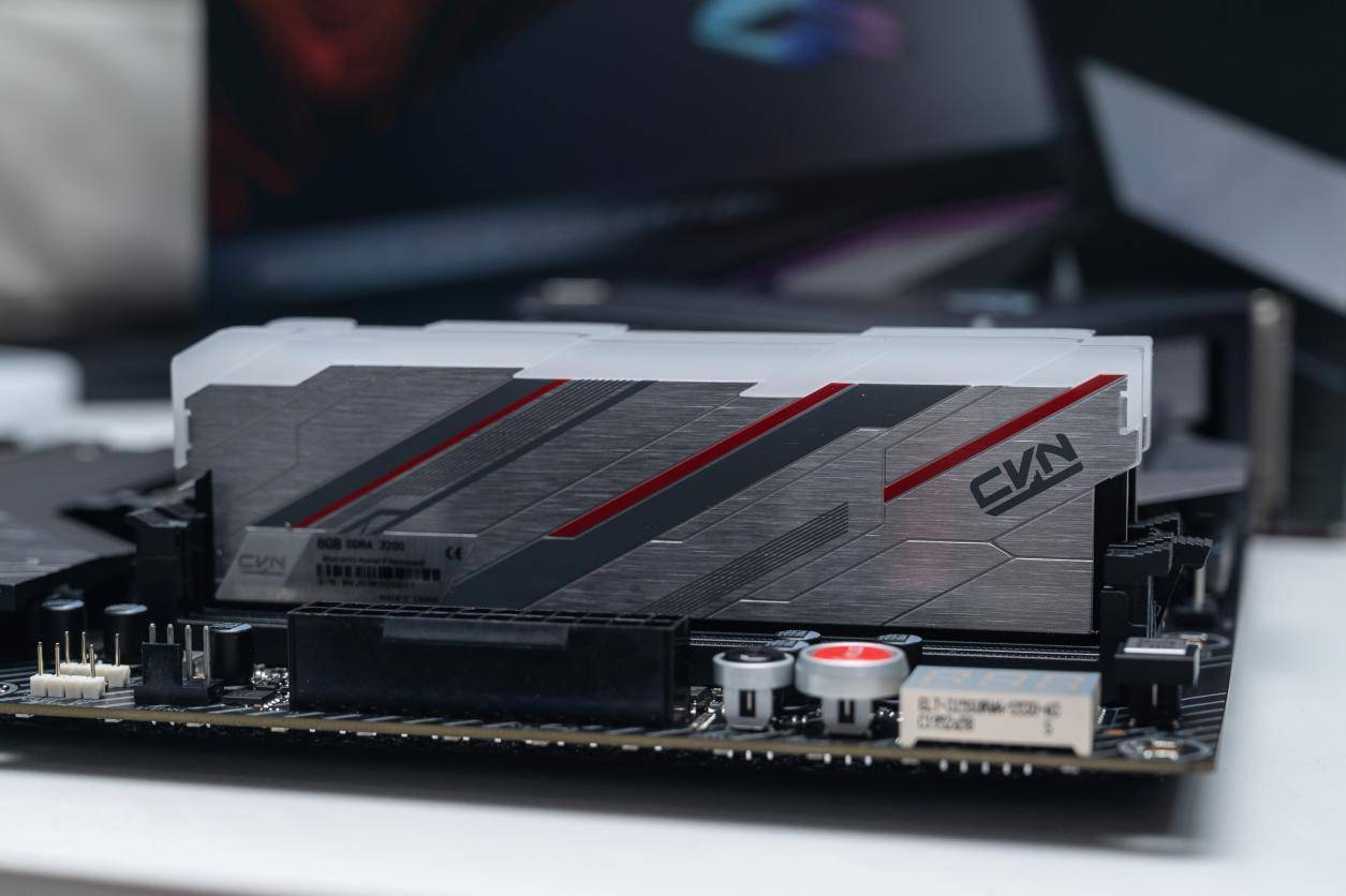 英特尔10代cpu能搭配的主板,英特尔10代cpu是钎焊吗