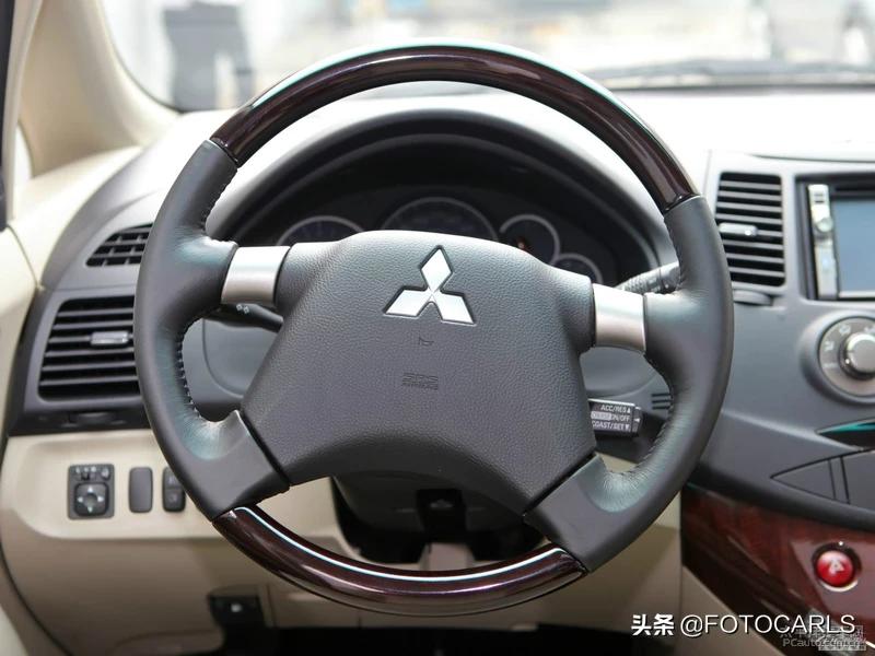 进口三菱格蓝迪第三排评测,09款三菱格蓝迪七座