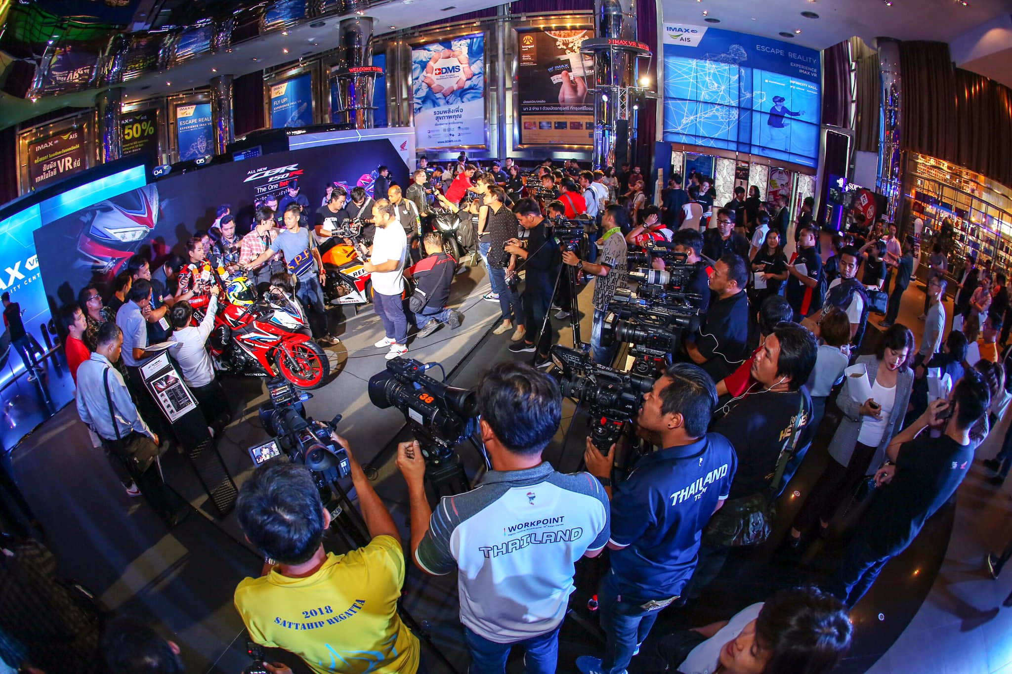 honda新一代cbr1000rr赛车亮相,本田cbr250rr中国上市