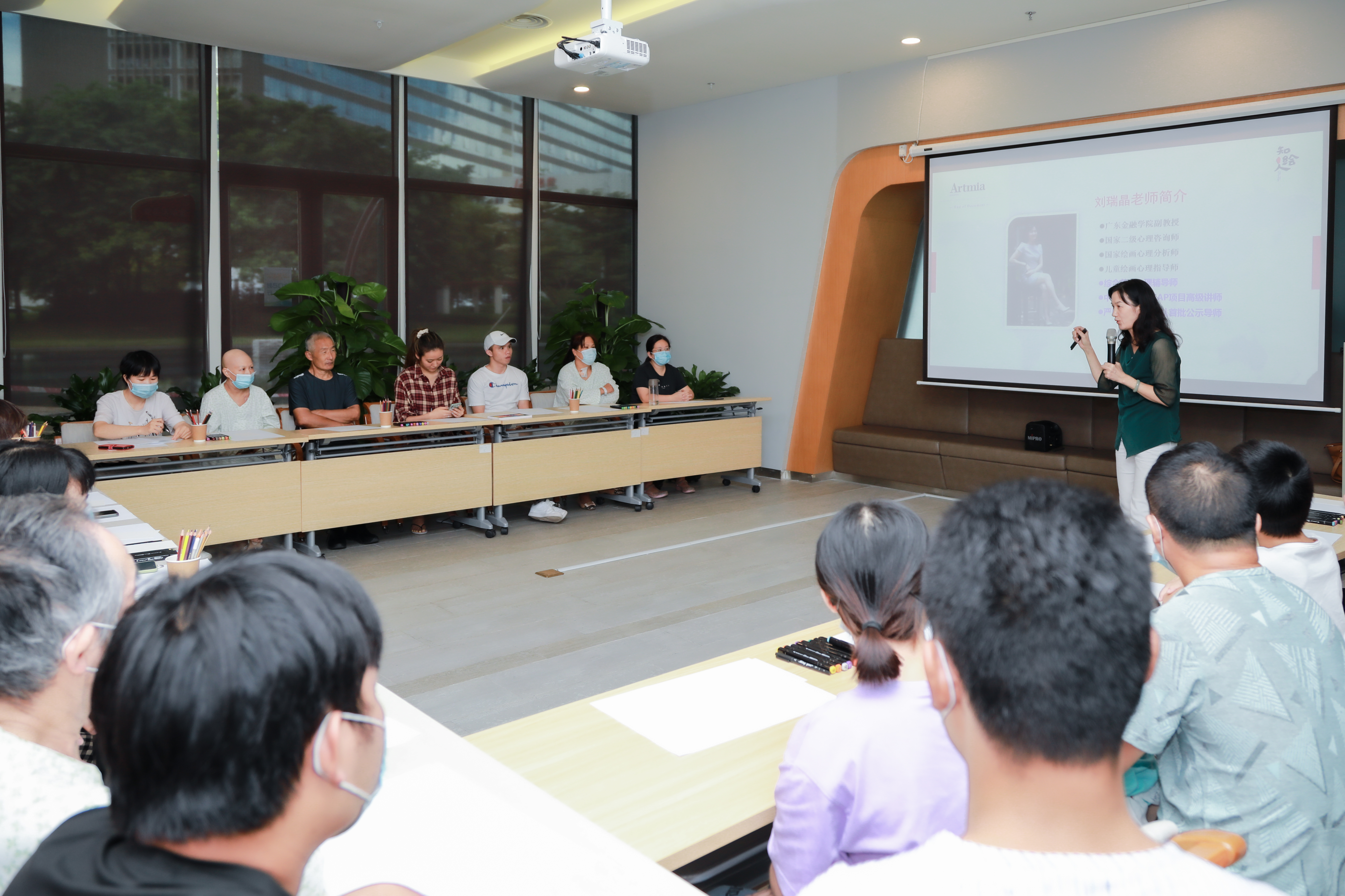 我院开展艺术治疗活动助肿瘤患者康复