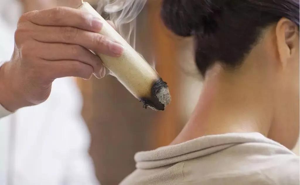 一做艾灸就拉肚子,一做艾灸就喉咙疼