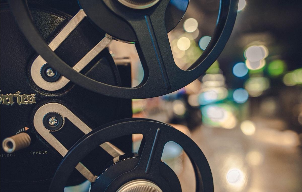 瞬间提升客厅格调，电影1895电影机体验