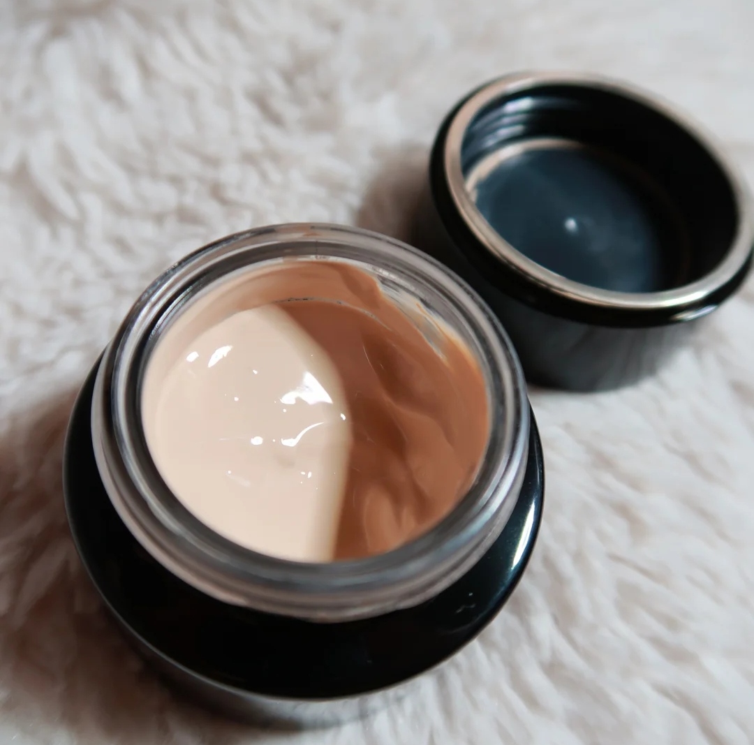 阿玛尼和兰蔻粉底哪款好用 (黄黑皮兰蔻菁纯粉底液测评)