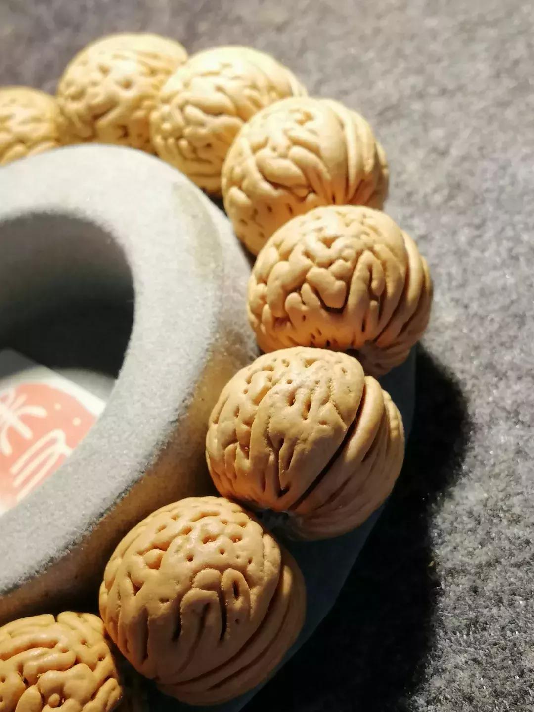 桃核光珠怎么挑选才是正确的,怎样挑选真正的桃核手串