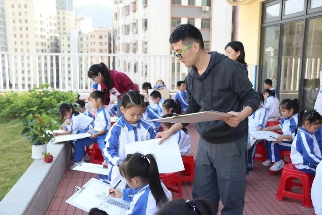 聚四海英才之荟萃,光明这所高标准学校正在崛起