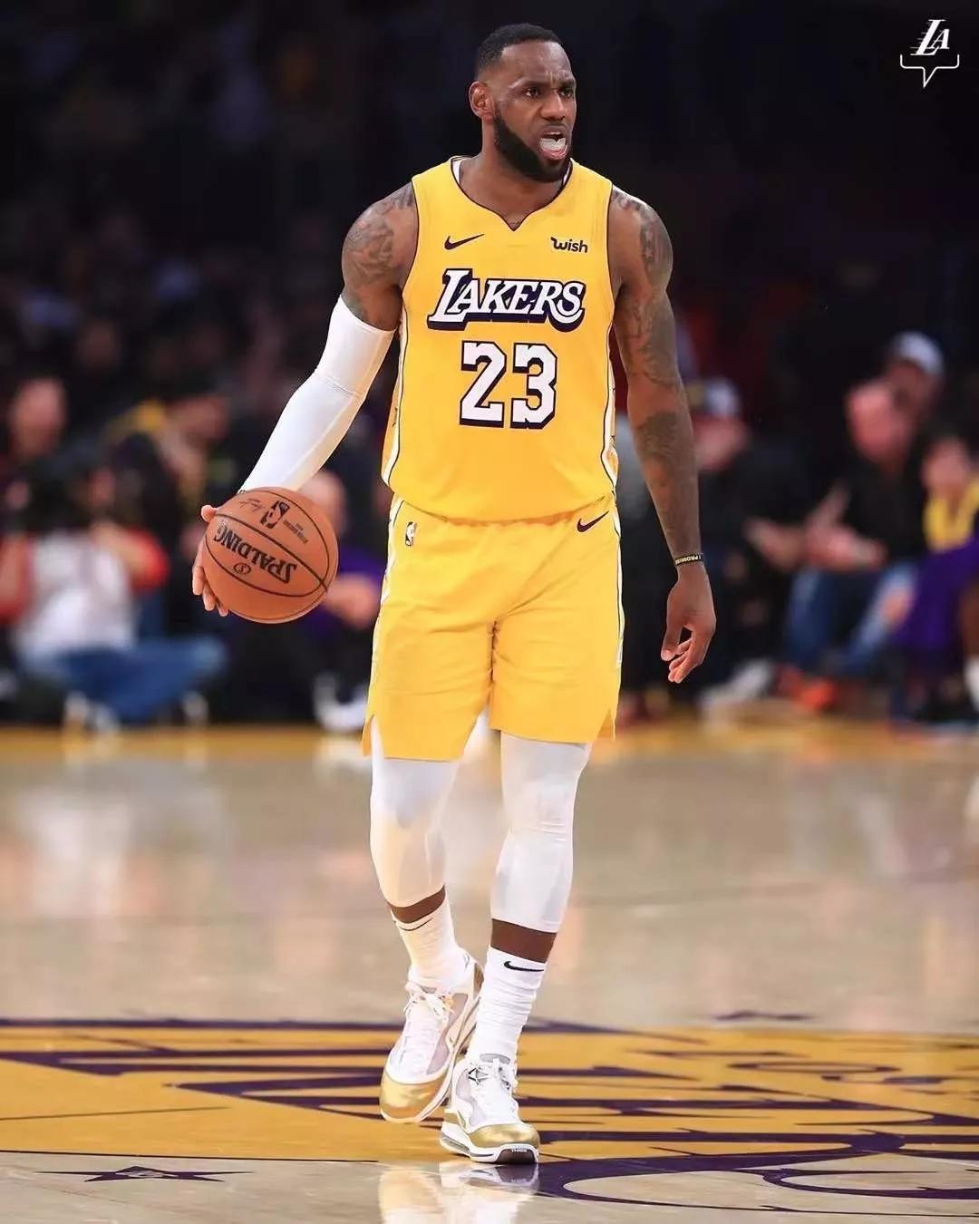 2020詹姆斯季后赛九次盖帽,詹姆斯2022逆天盖帽