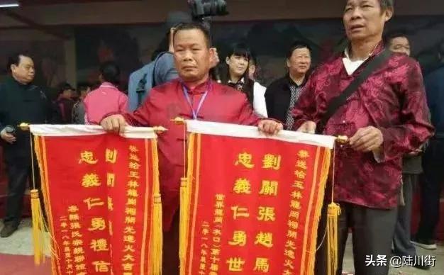 玉林祠堂落成庆典,博白东平刘氏万人祭祖聚集舞狮