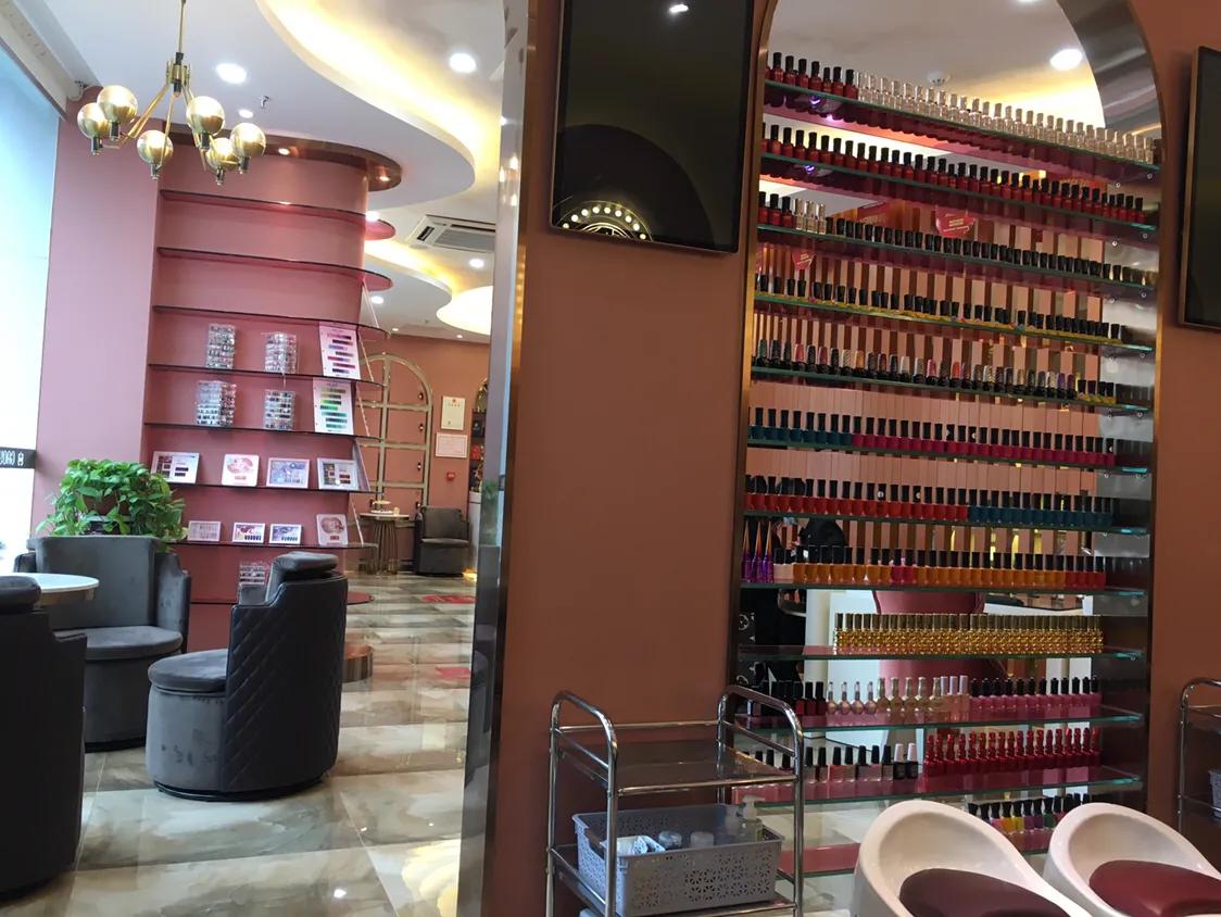 独自走在秋雨中,走在冷风中绵绵细雨