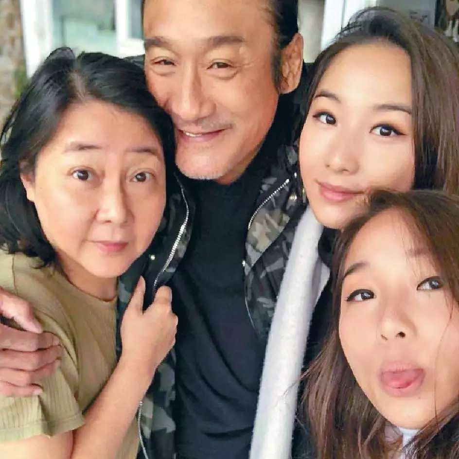 钟楚红为亡夫承诺终生不嫁,用情专一的钟楚红