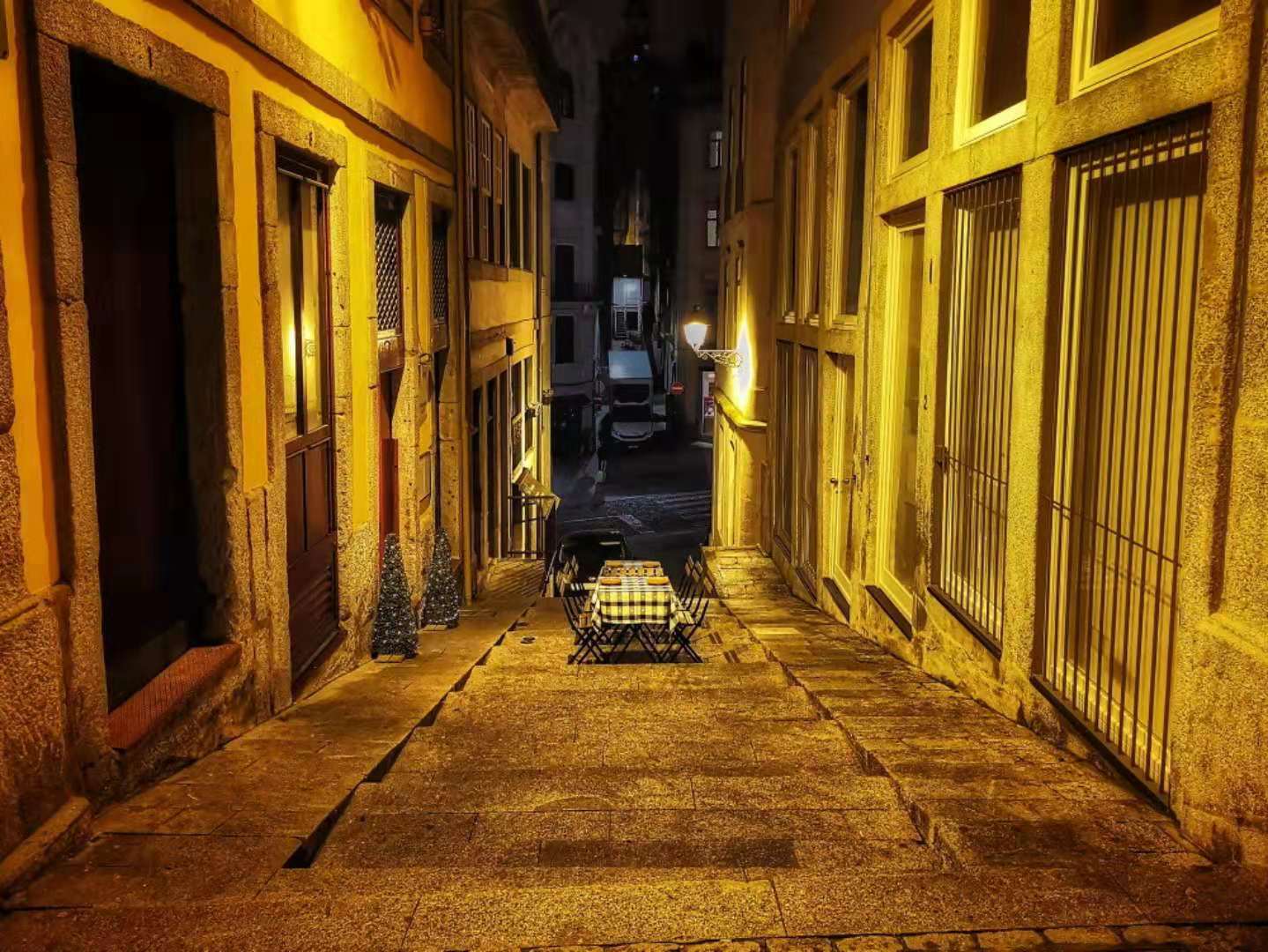 波尔图葡萄牙名城,雨夜漫步