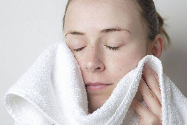 夏天毛巾有异味应该怎样清洗,夏天毛巾很臭有何妙招