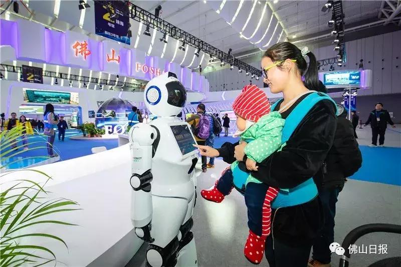 没想到，珠洽会上的机器人“样样精通”！看完觉得自己快失业了
