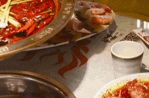 被关在花园“笼子”里吃火锅，这家春熙路的网红店，板眼儿真多！