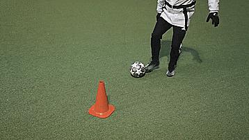 实况足球手机版花式过人技巧,五个过人小技巧