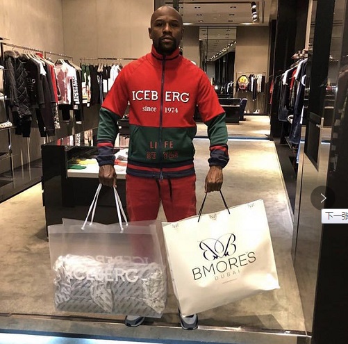 梅威瑟vs帕奎奥梅西到达现场,梅威瑟发布会撒钞票